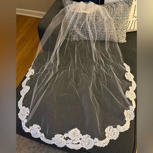 One-tier Tulle Bridal Veil with Appliqué Edge